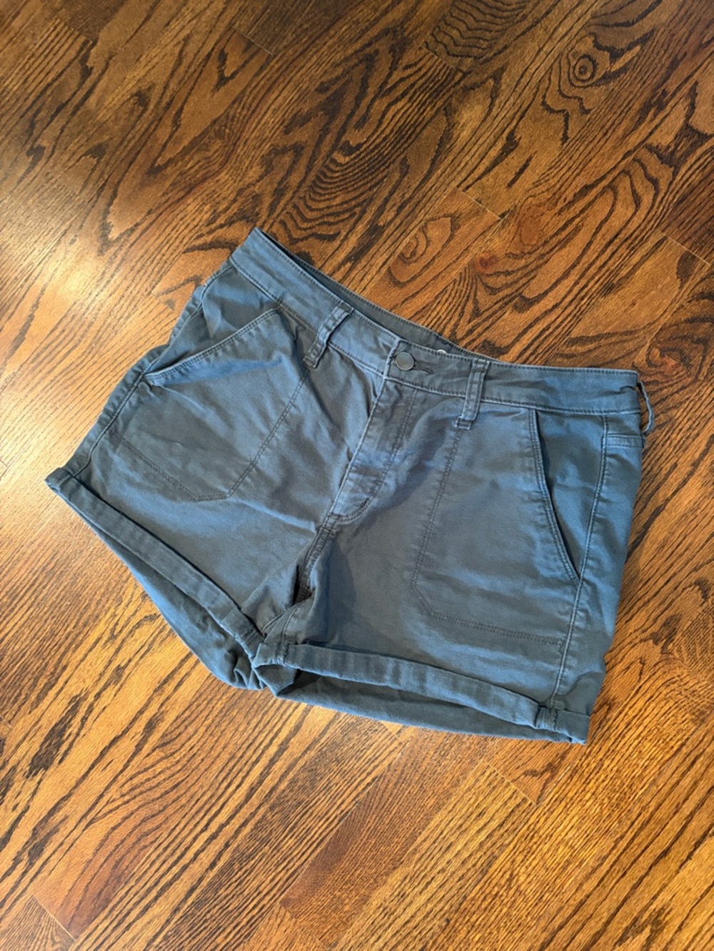 Universal Thread Women's Rolled-Hem Cargo Shorts in Slate Blue